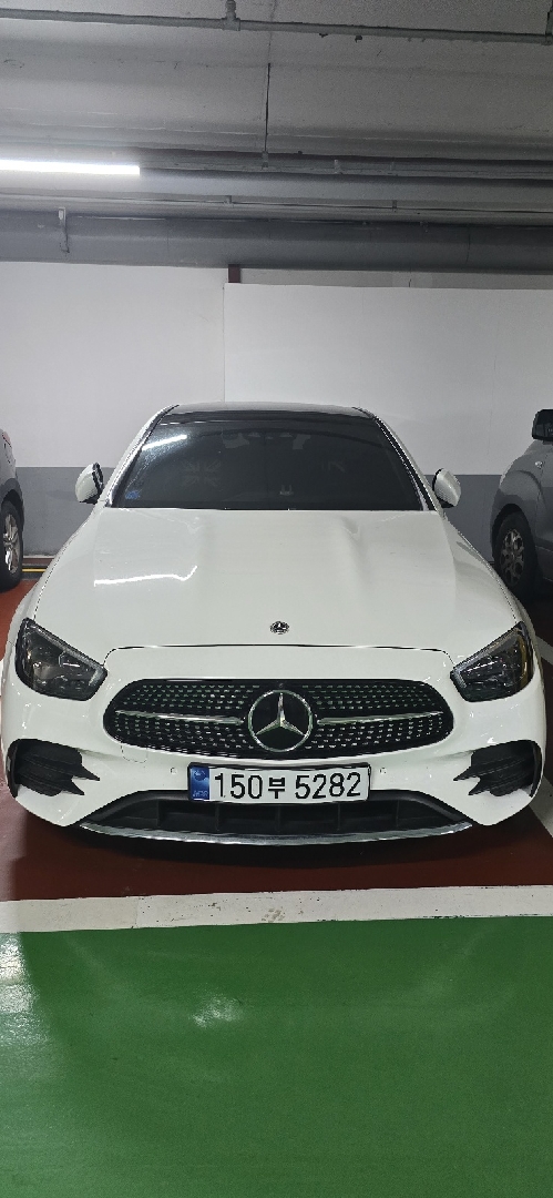 벤츠 E클래스(5세대) E350 4MATIC AMG Line 대표 이미지