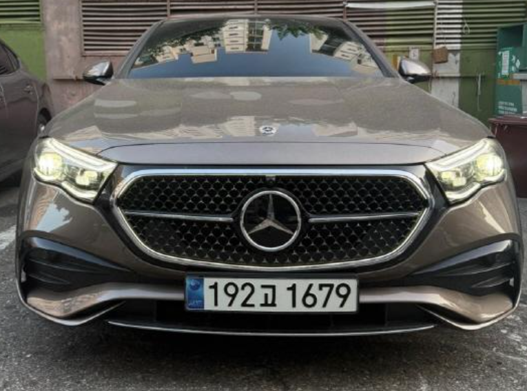벤츠 E클래스(6세대) E300 4MATIC AMG 라인 대표 이미지