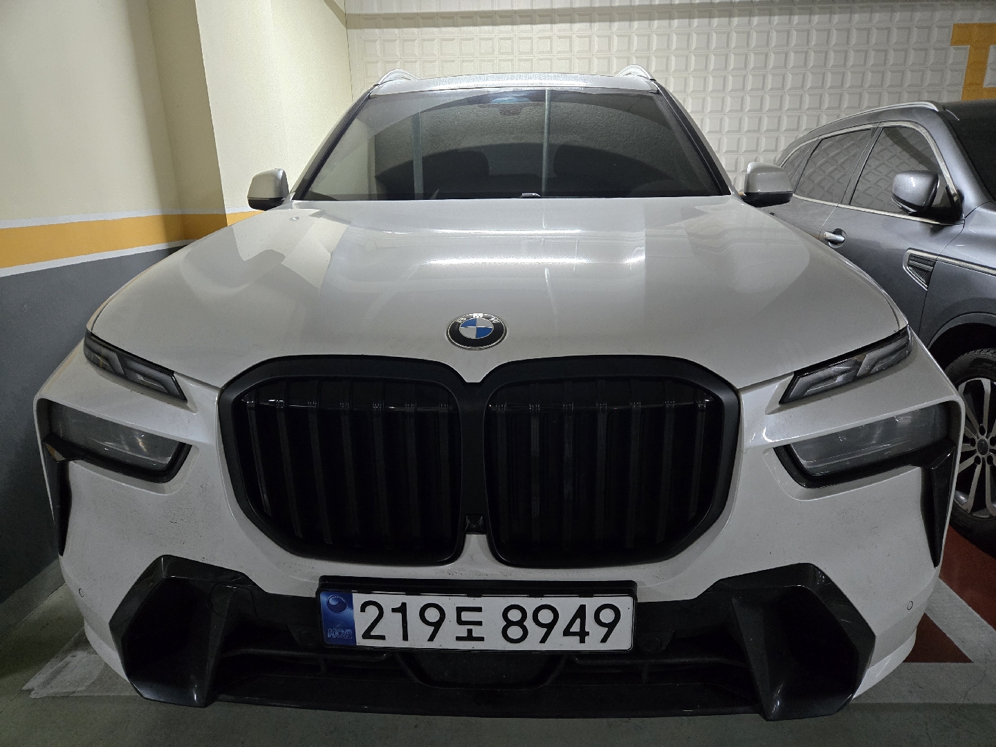 BMW X7 xDrive40i M Sport Package 대표 이미지