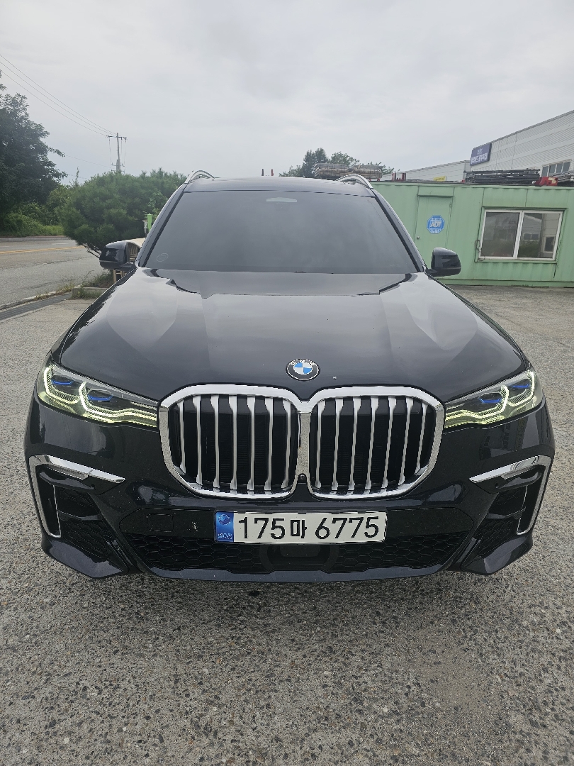 BMW X7 xDrive40i M Sport Package 대표 이미지